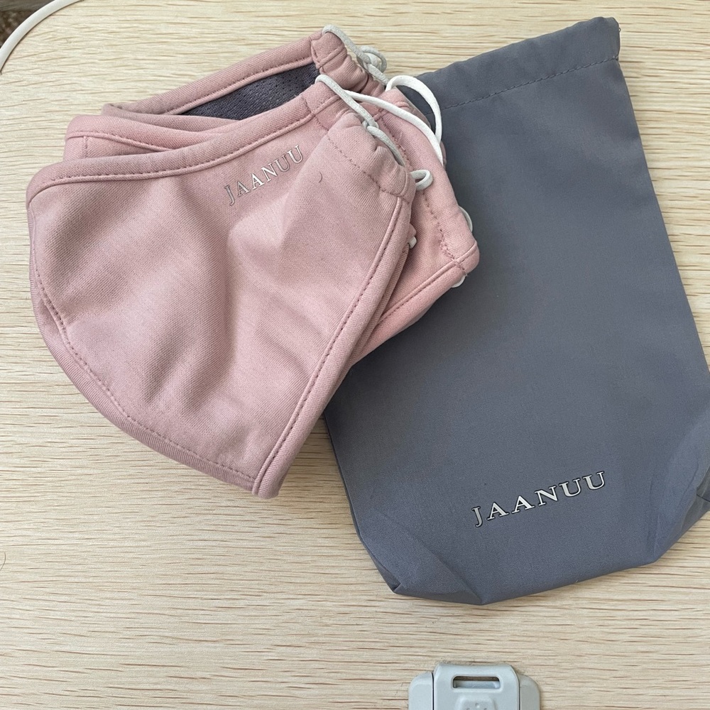 Jaanuu pink face mask